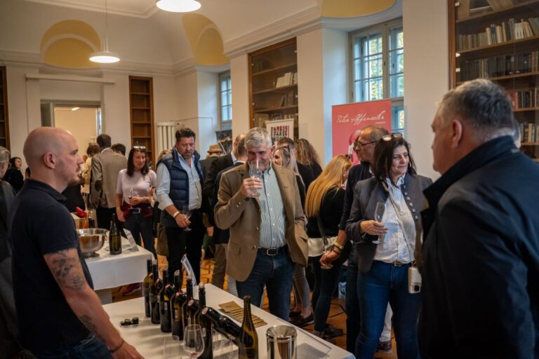 Weinverkostung herbst.wein.kulinarik in Gmunden. Top österreichische Winzer, beste österreichische Weine und Weine aus Moldawien und Ungarn. JooRia Wine